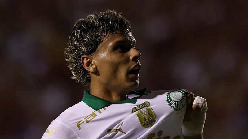 Com time alternativo, Palmeiras bate o Vitória fora de casa e estreia com triunfo no Brasileirão