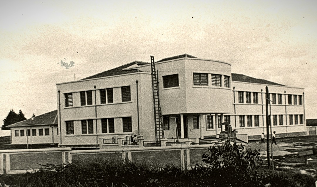 Construção da atual Escola Estadual Comendador Emílio Romi em 1956